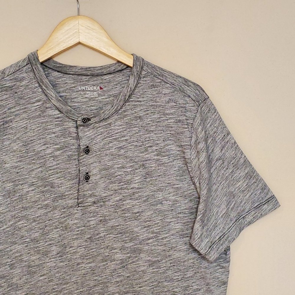UNTUCKit Short Sleeve Henley M